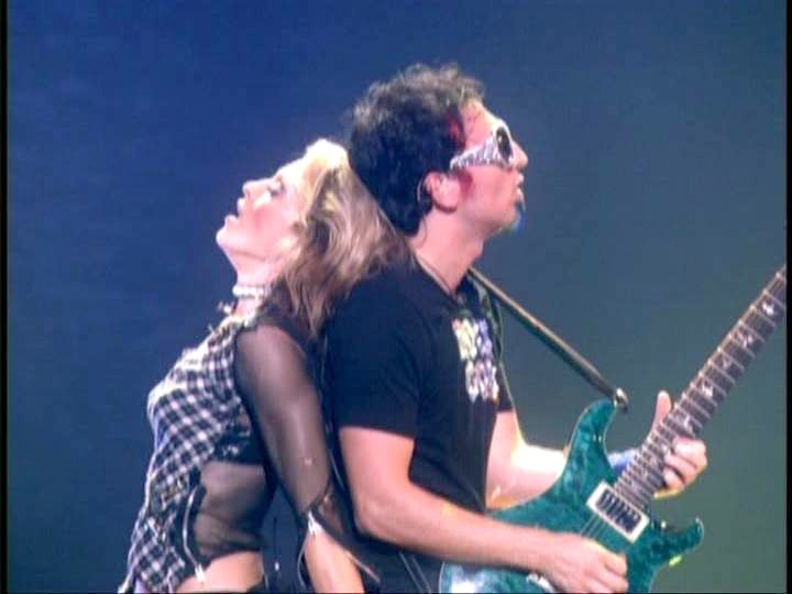 Madonna e Monte Pittman no Drowned World Tour, de 2001