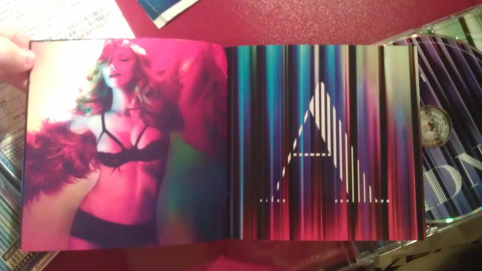 Madonna - MDNA encarte