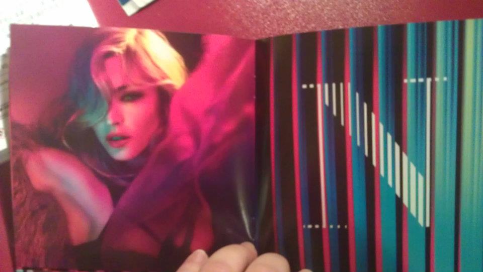 Madonna - MDNA encarte